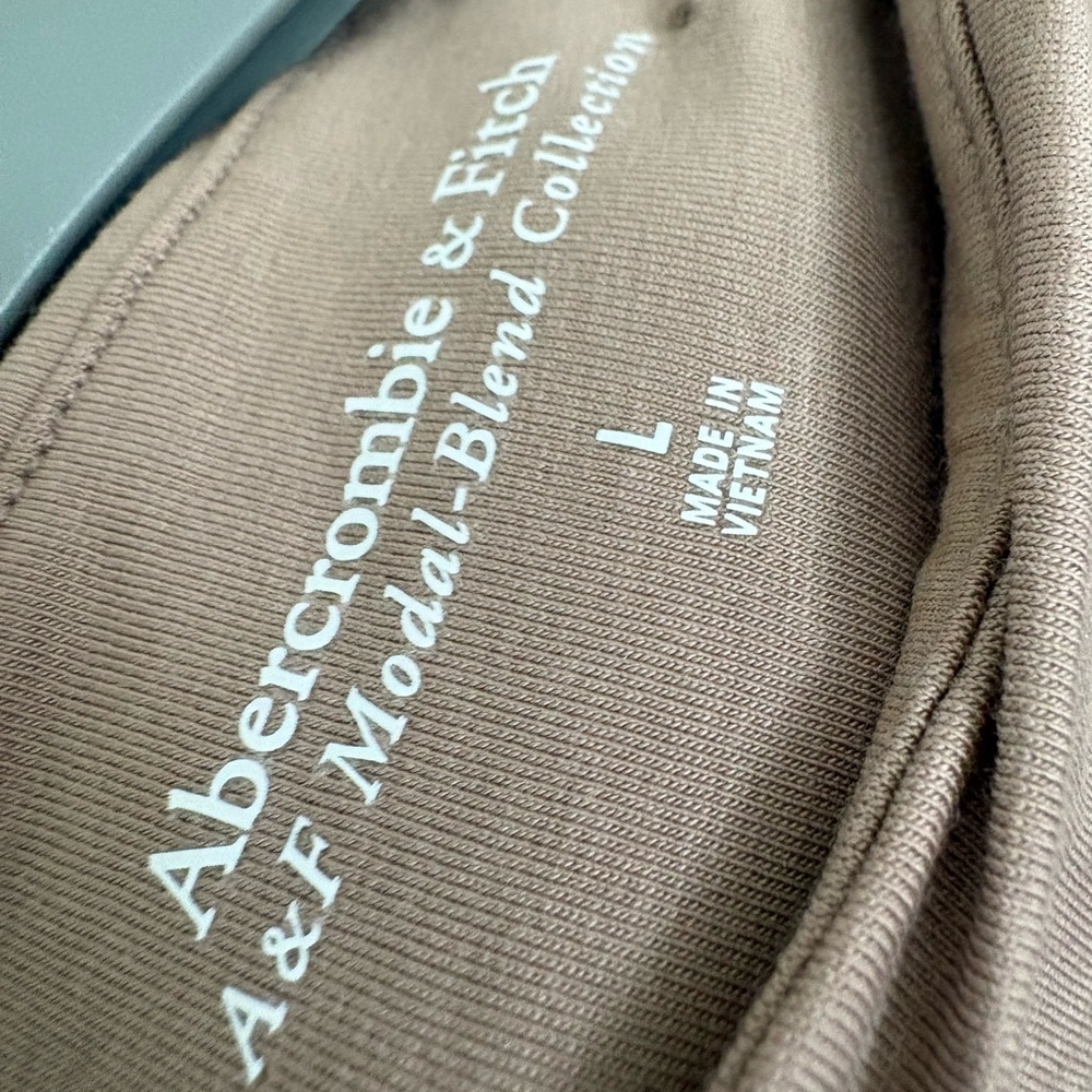 Abercrombie & Fitch Long Sleeve Ruched Side Dress in Taupe - Picture 3 of 3